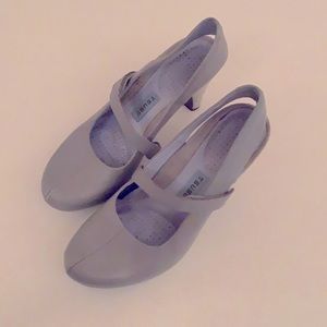 Tsubo Shark Gray Heels 7.5